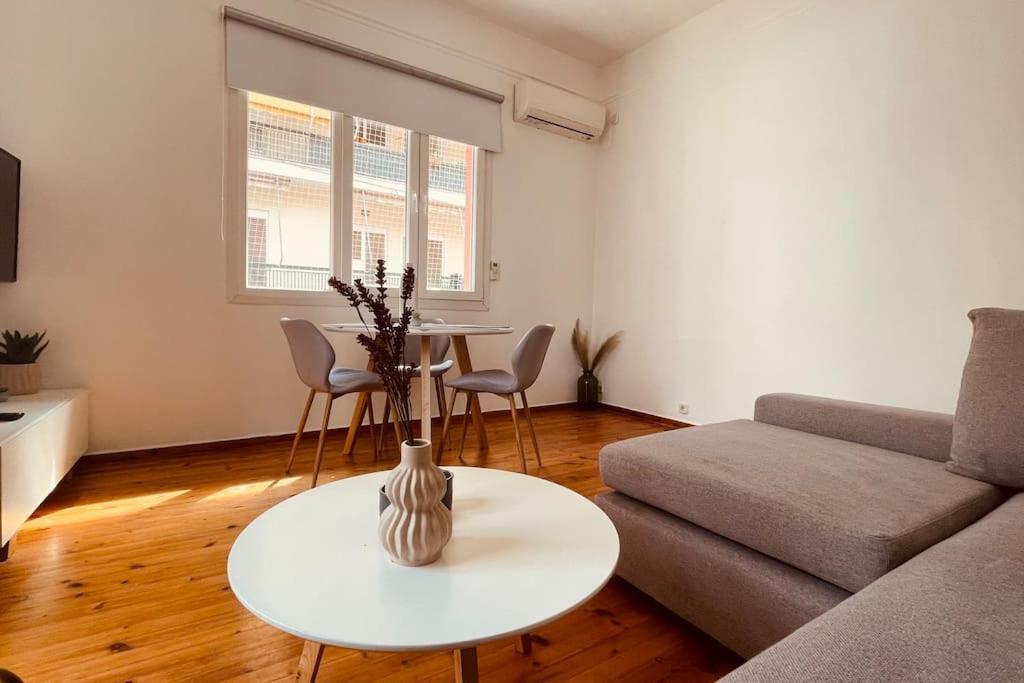 Daisy Apartment 15 Min To Acropolis Athens Exterior photo